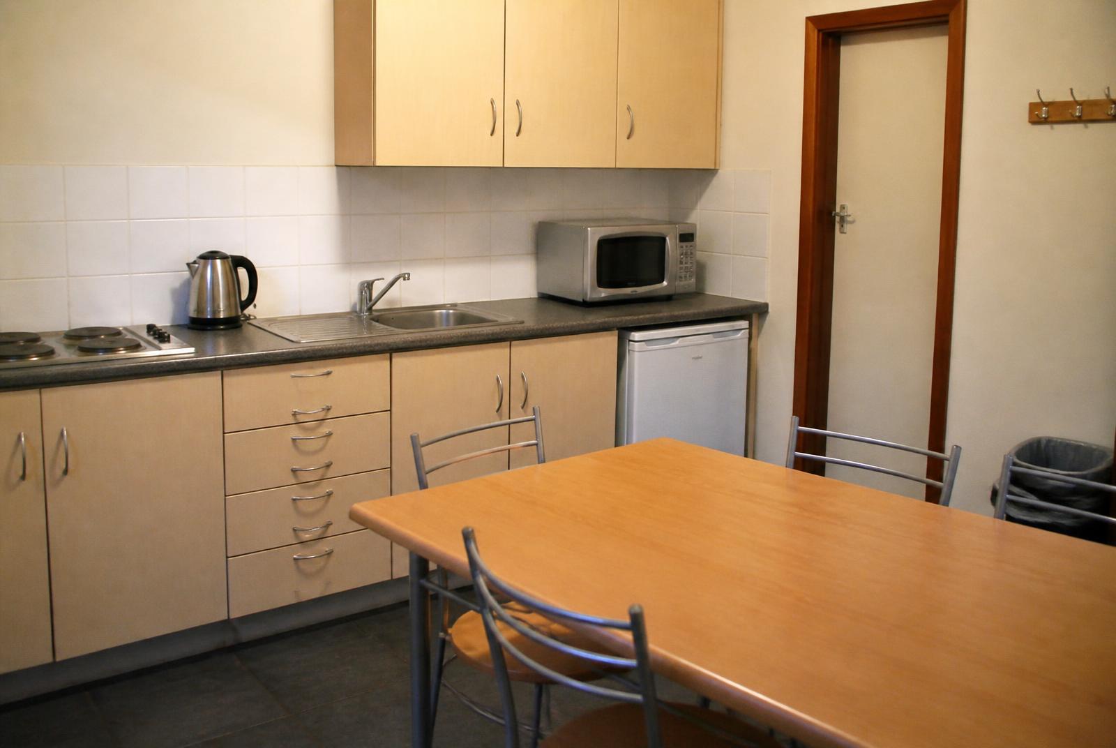 Shared self-catering kitchenette for long-stay guests in Heidelberg